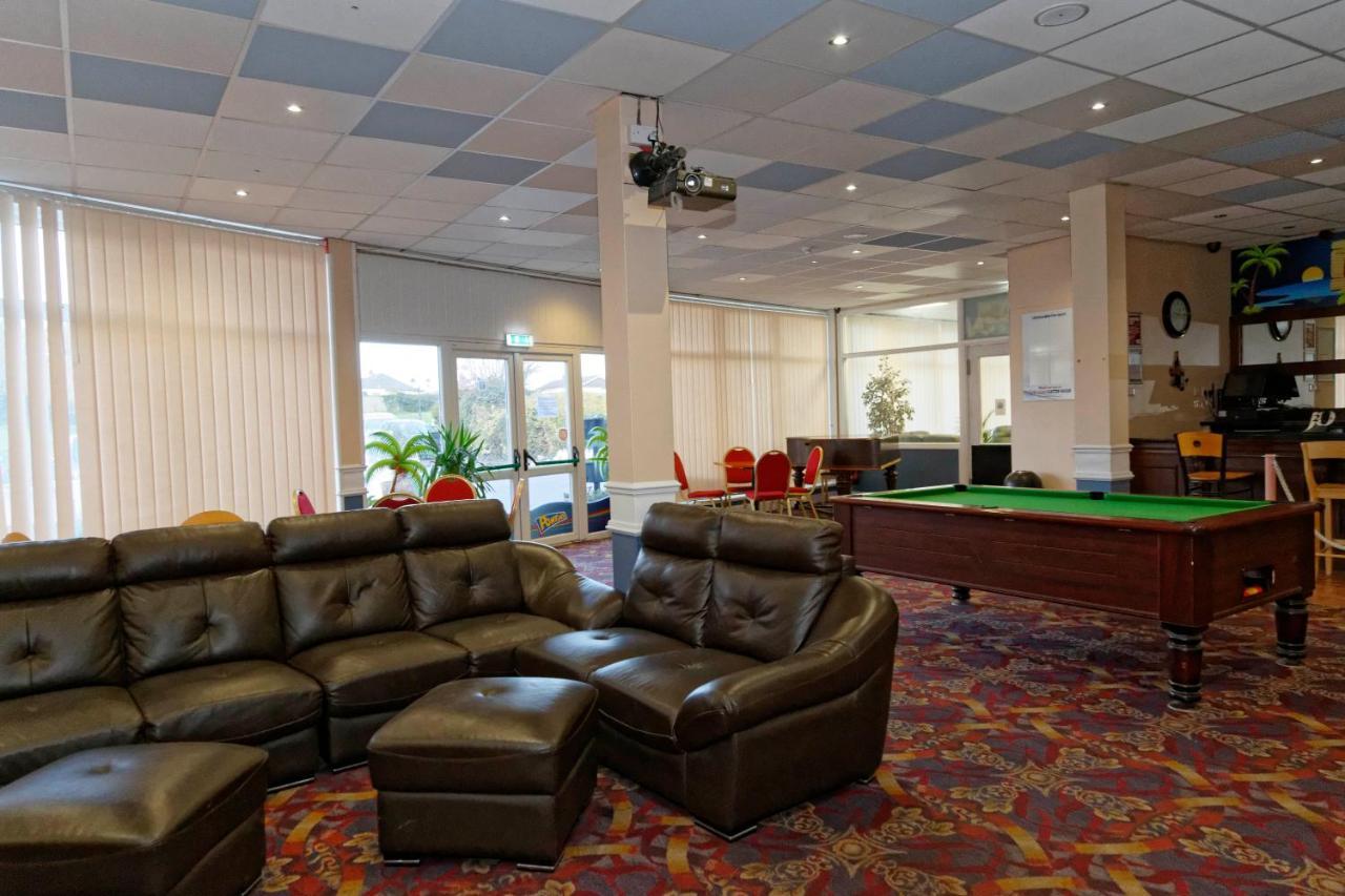 Sand Bay Holiday Village - Adults Only เวสตัน-ซูเปอร์-แมร์ ภายนอก รูปภาพ