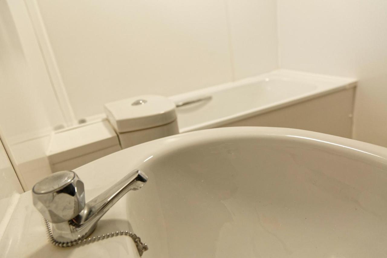 Sand Bay Holiday Village - Adults Only เวสตัน-ซูเปอร์-แมร์ ภายนอก รูปภาพ